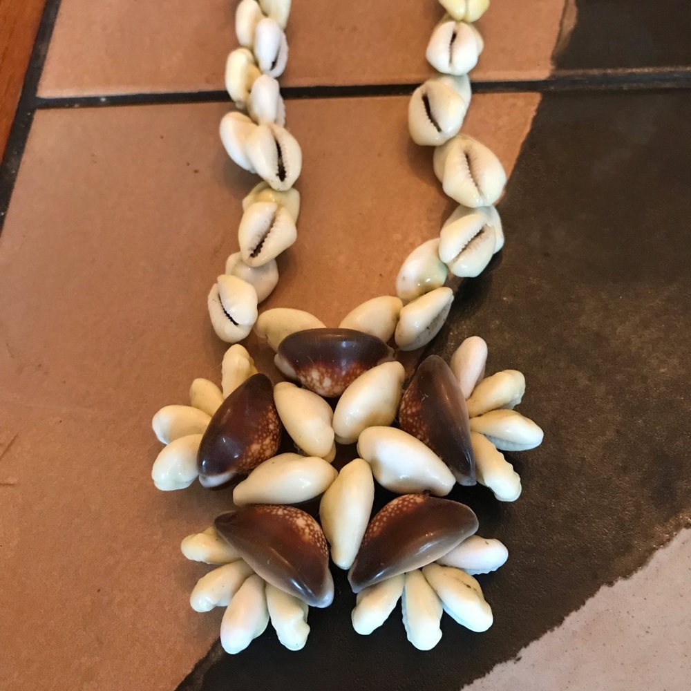 Vintage boho shell necklace - Picture 4 of 5
